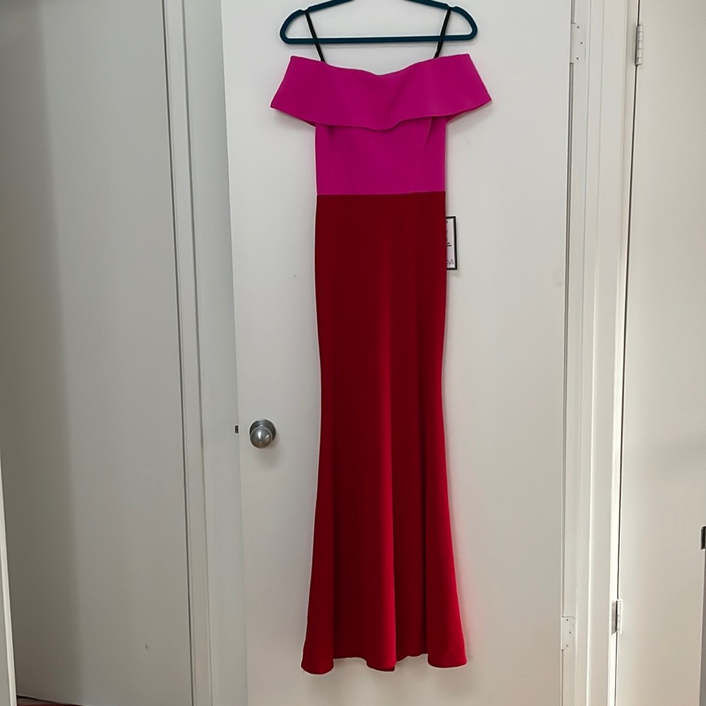 Full two tone gown with slight mermaid tale